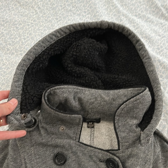 Guess sweater jacket with detachable fleece hood, size small - Picture 3 of 4